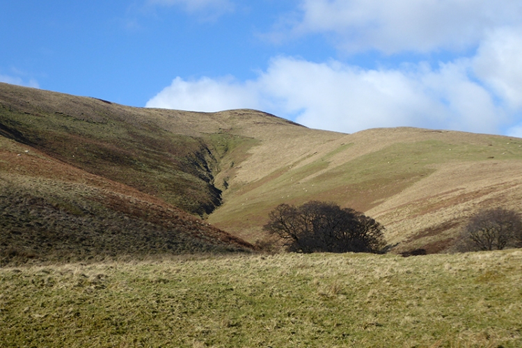 hills near carretrig